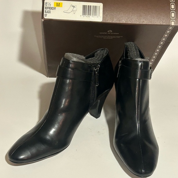 Bandolino Black Ankle Boots - Picture 2 of 6